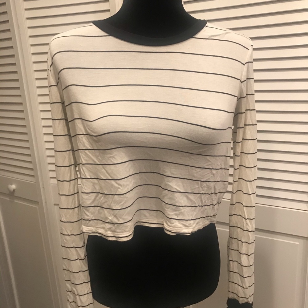 Cropped long sleeved t-shirt